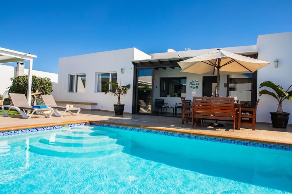 Villa Mario Lanzarote Плая Бланка Екстериор снимка