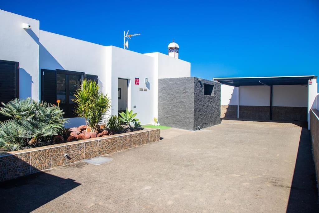 Villa Mario Lanzarote Плая Бланка Екстериор снимка